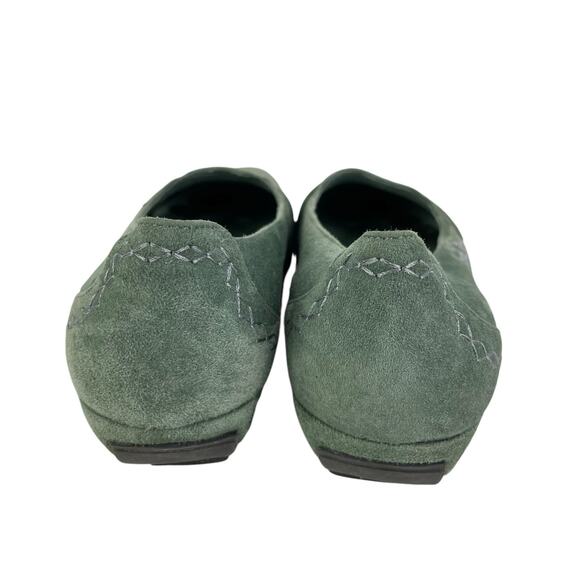 Clarks Artisan Green Suede Leather Embroidered Slip On Loafers Comfort Flats - Picture 5 of 11